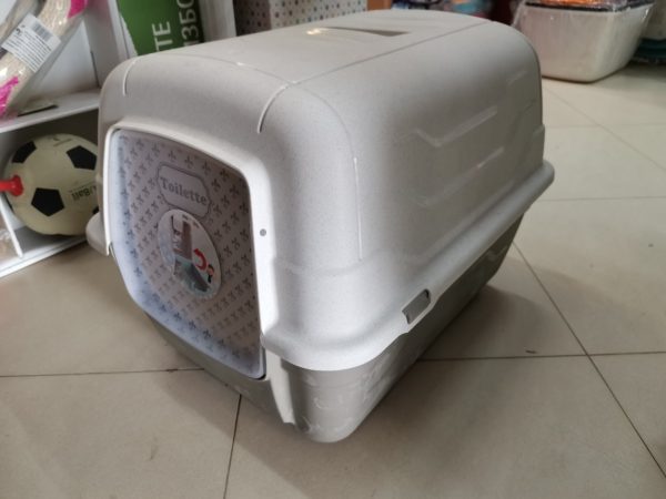 Закрита котешка тоалетна ROTO 52cм x 40cм x 40cм.